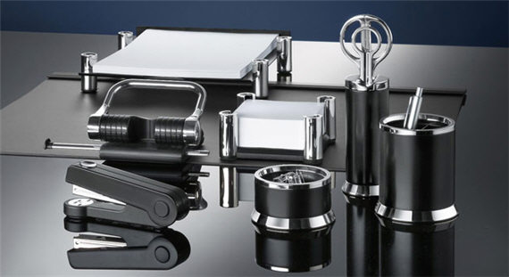 croma-desk-accessories