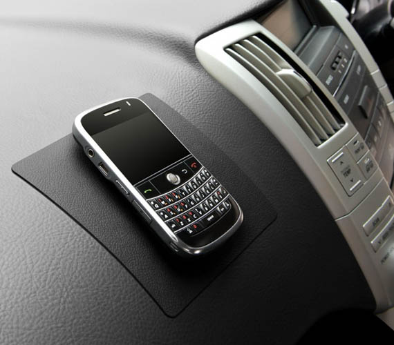 Capdase-Skin-Tack-Car-Mobile-Holder