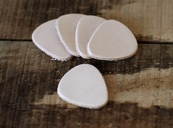 Corter-Leather-Guitar-Picks