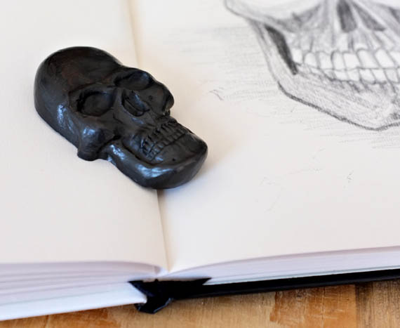 Skull-Graphite