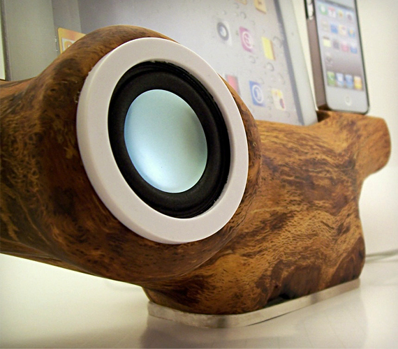 RAW-Beats-iPhone-Speaker-Docking-Station