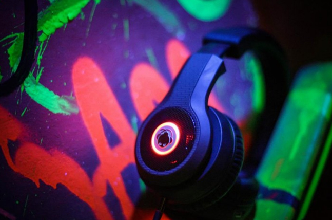 Boomphones-Boombox-Headphones-2
