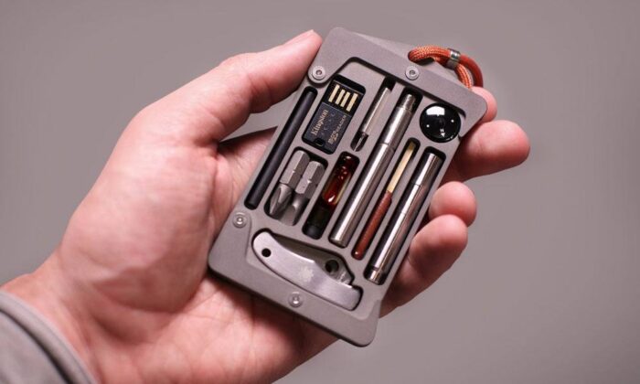 Jackfish Survival Credit Card Holder