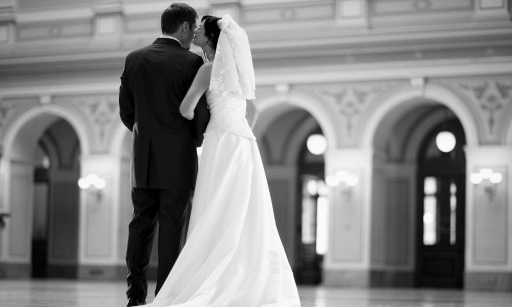 What to Give Her on Your Wedding Day