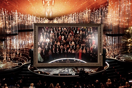 Large Mirror on Oscars Stage Get Resounding 6-Minute Standing Ovation