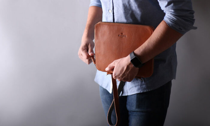 The Nomad Organizer Stylishly Transports Your iPad Pro Anywhere
