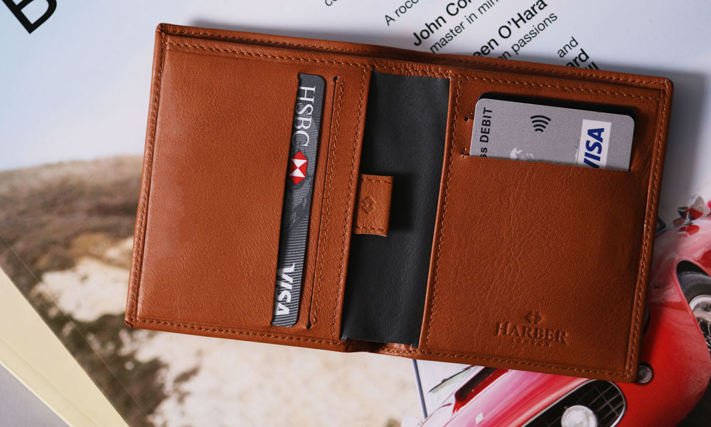 Harber London’s Leather Bifold Wallet Is Built for Everyday Convenience
