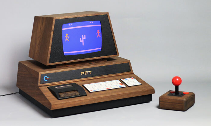 PET De Lux Retro Video Game Console