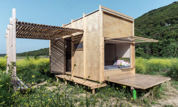 Pulley System Cabin on the Border