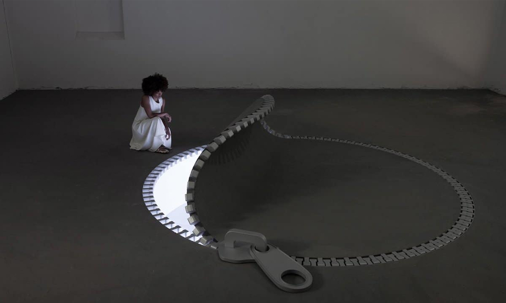 Alt Image