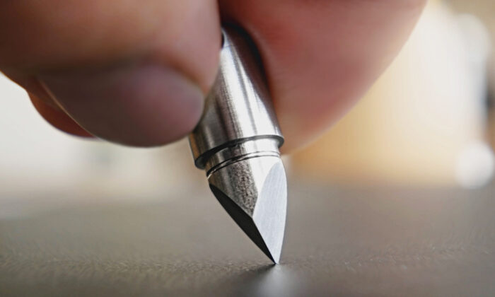 Microblade Pill Sized EDC Cutting Tool