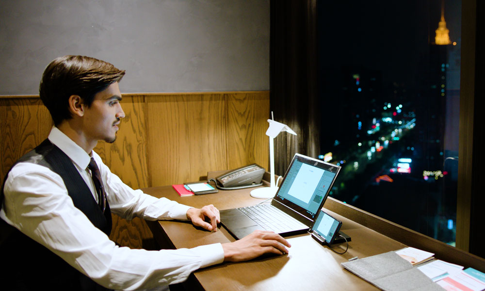 Phonebook Turns Your Smartphone into a Laptop Computer