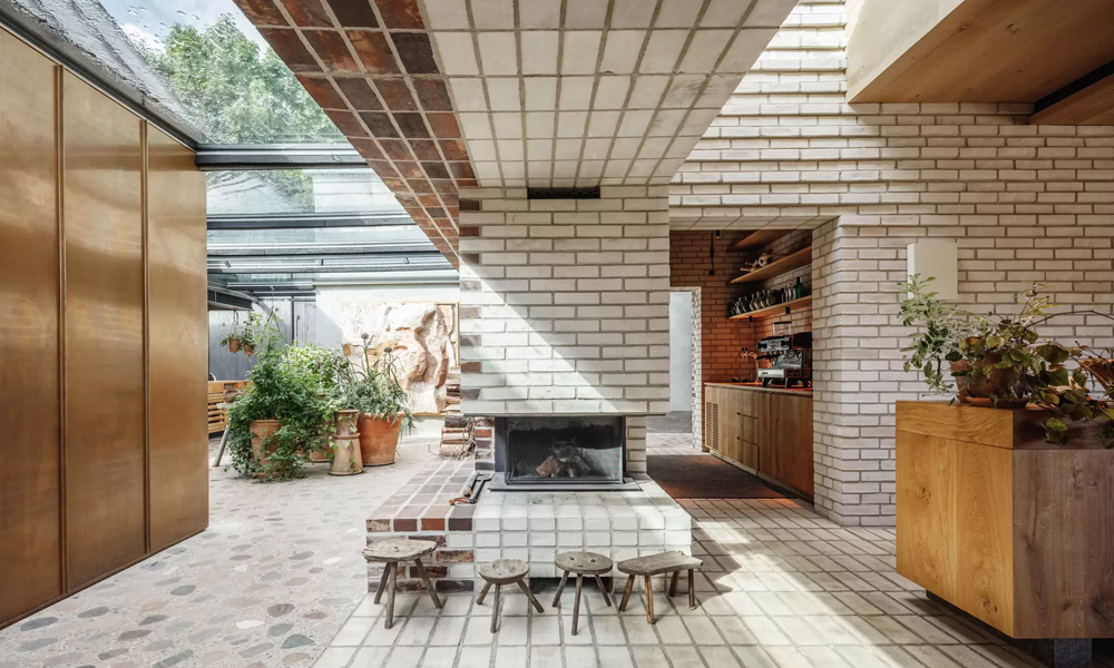Alt Image
