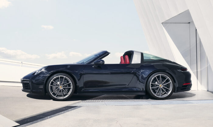 2021-Porsche-911-Targa-3