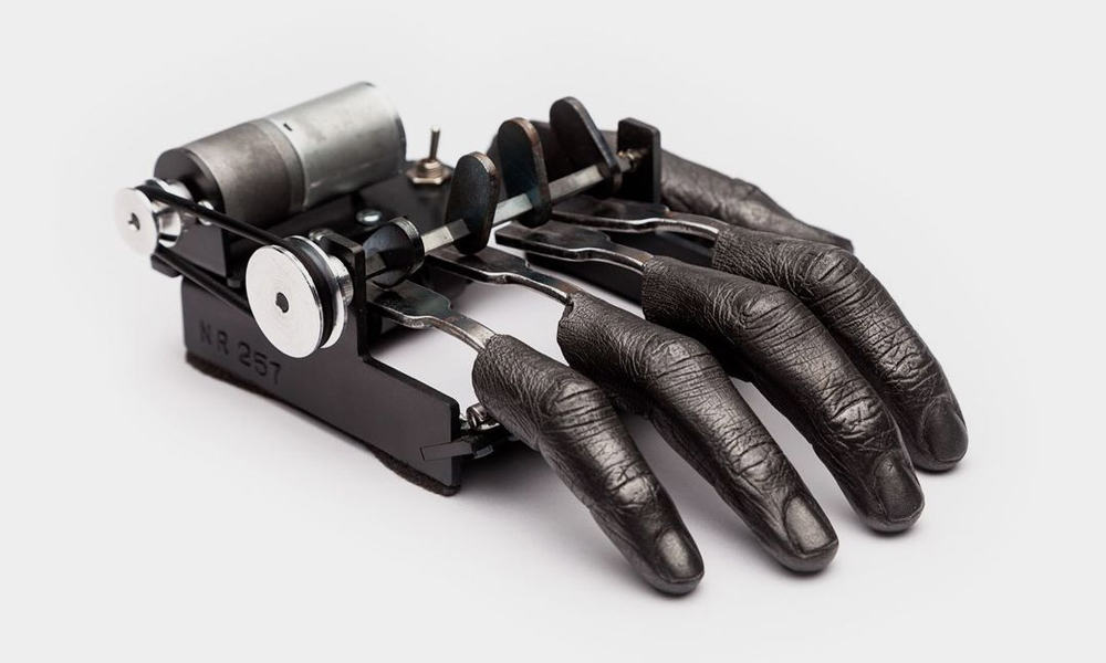 Tapping Finger Kinetic Sculpture