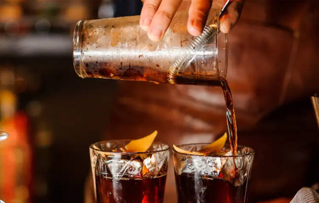 Bartenders Explain Why Cocktails Taste Better From the Bar (and How to Emulate Them)