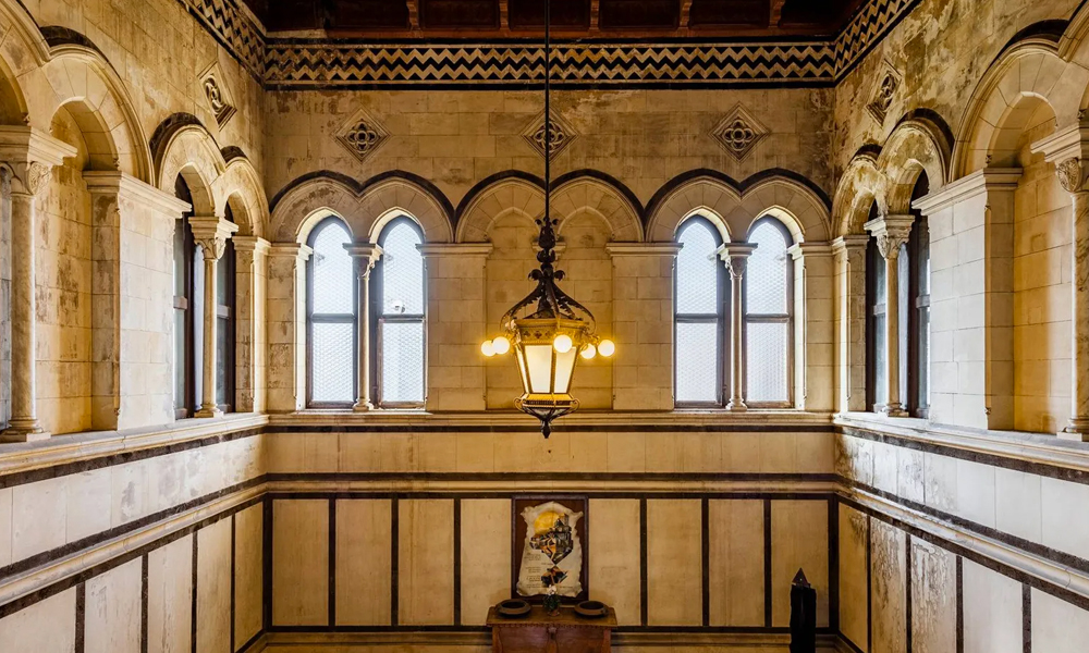 Alt Image