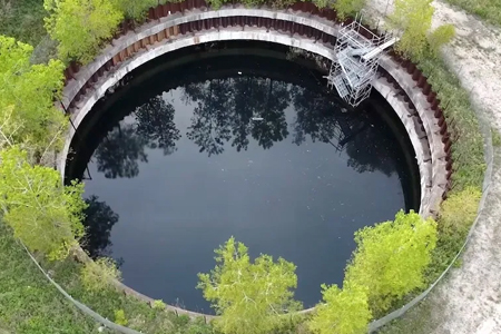 The History Behind the Huge Pit in Downtown Chicago