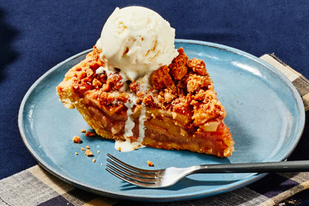 Cinnamon Apple Crumb Pie