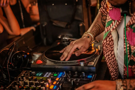 How Your Favorite Bar Crafts a Playlist