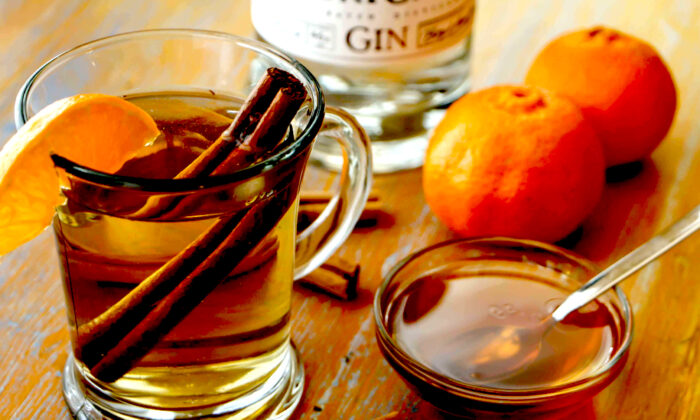 8 Classic Cocktails You Should Know How To Make For The Holidays
