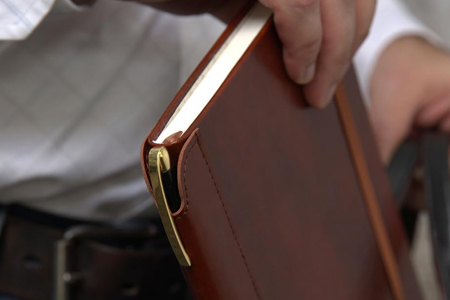 The 7 Best Leather Journals To Keep Your Thoughts in One Place This Year