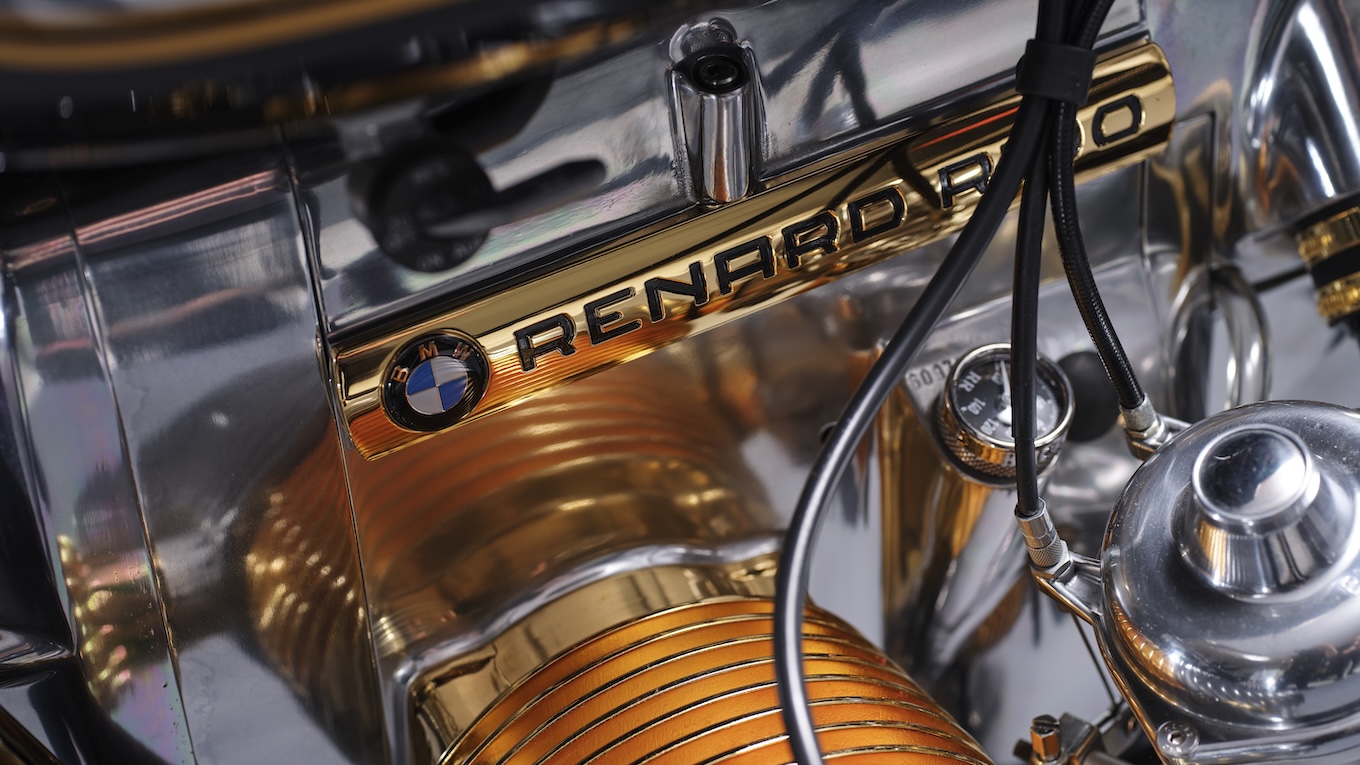 gold details renard