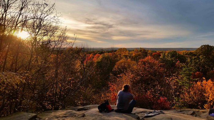 Hiker-at-the-ledges